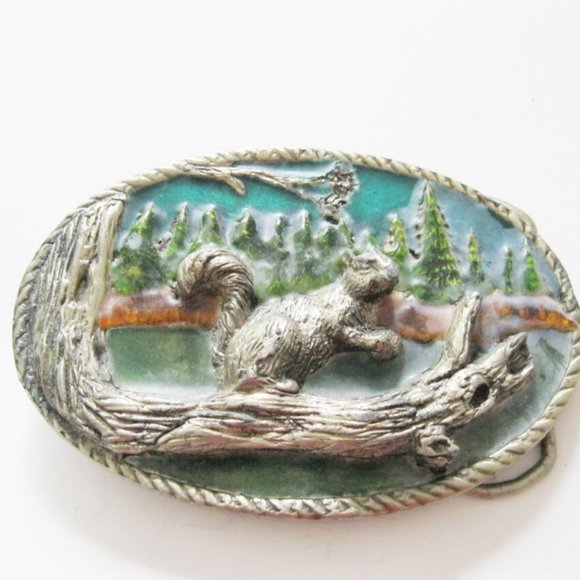 Fun vintage retro belt buckle of a squirrel in the woods - Picture 1 of 3